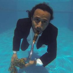 Omar López. "Saxofonista"
